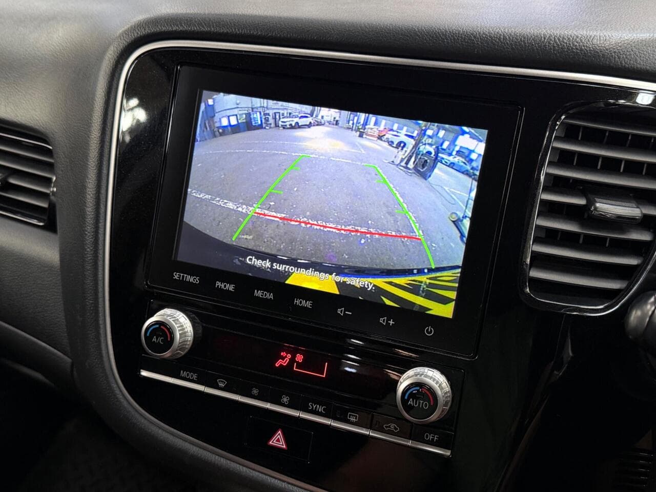 Mitsubishi Outlander thumbnail Infotainment System