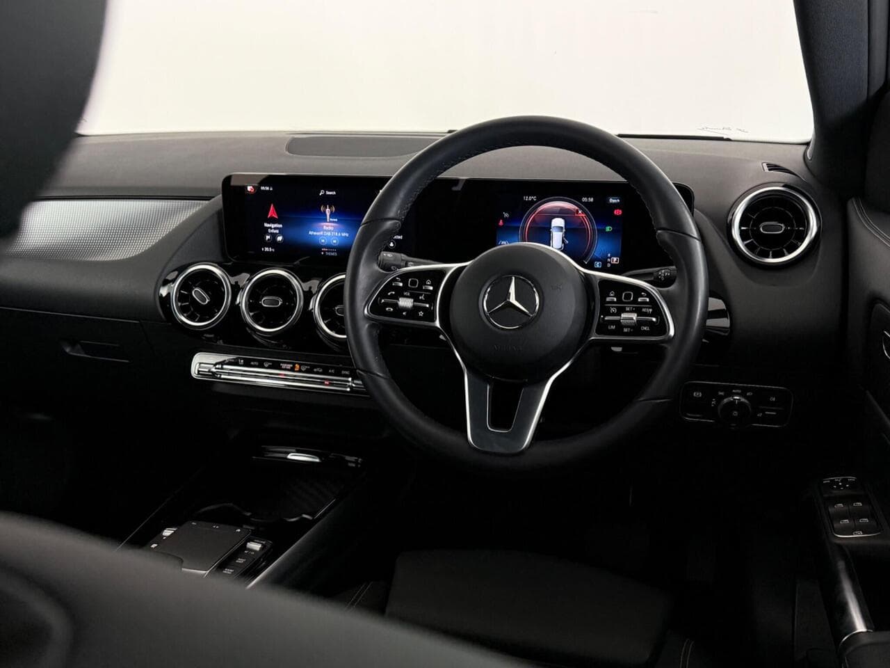 Mercedes-Benz GLA thumbnail Steering Wheel