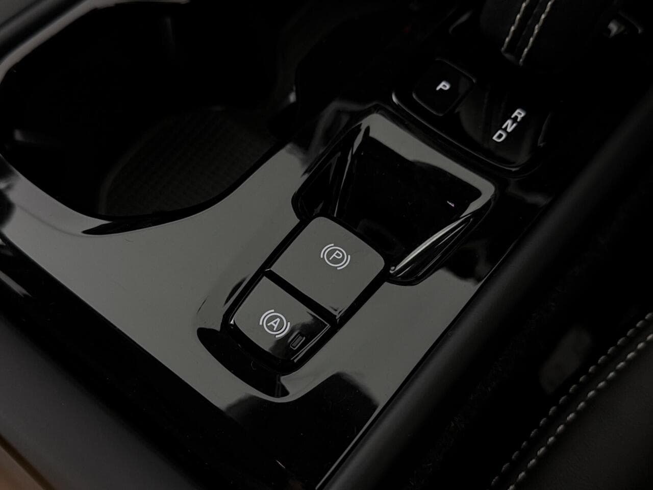 Volvo XC40 thumbnail Misc Controls