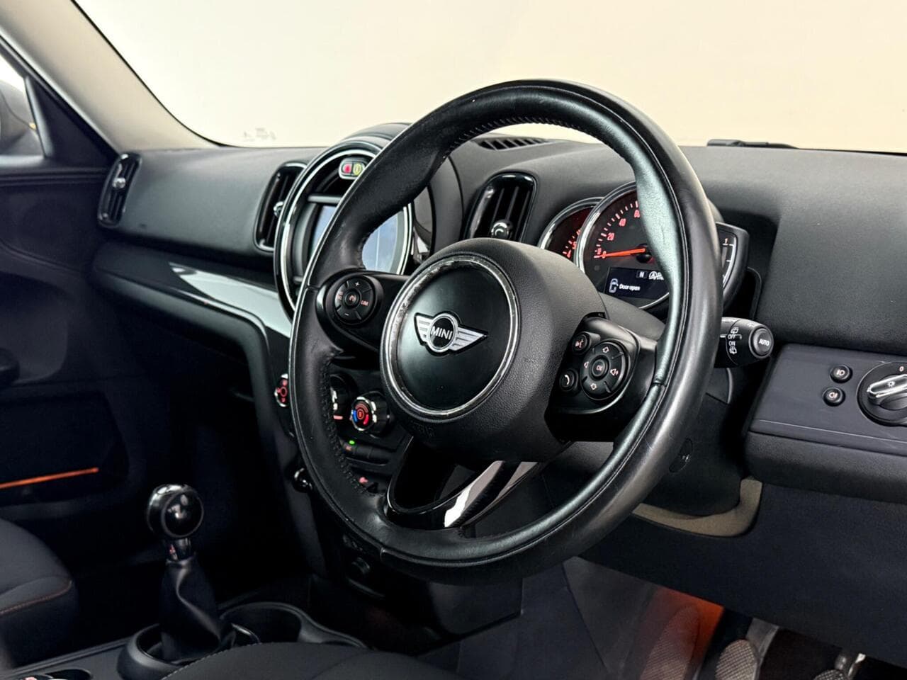 MINI Countryman thumbnail Interior Front