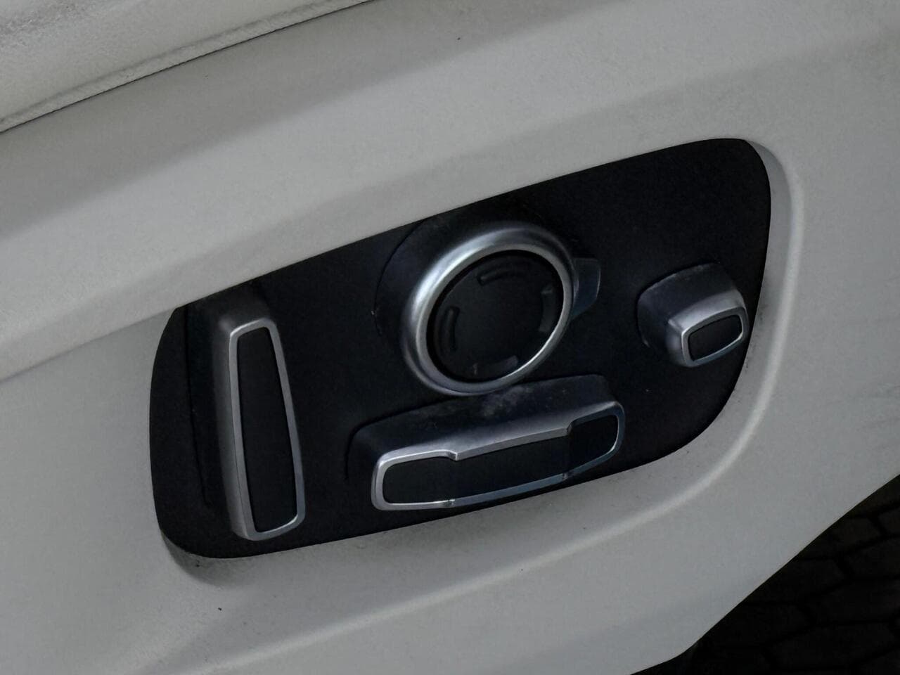 Jaguar F-PACE thumbnail Misc Controls