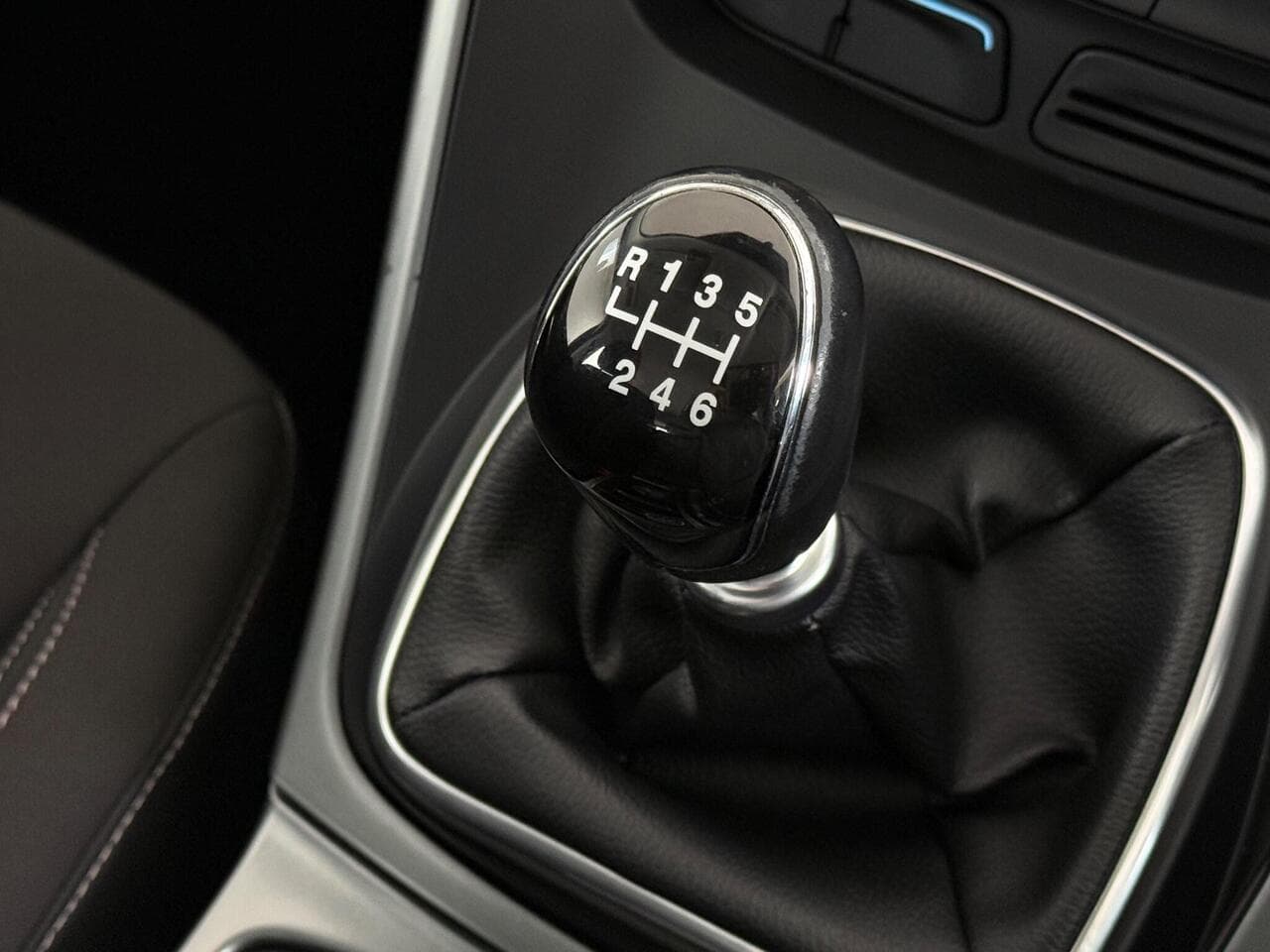 Ford Kuga thumbnail Interior Front