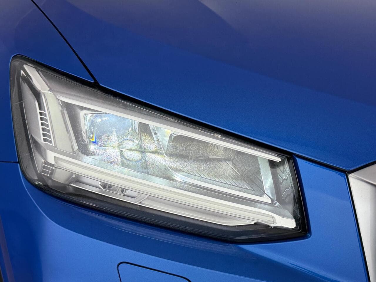 Audi Q2 thumbnail Lights Front