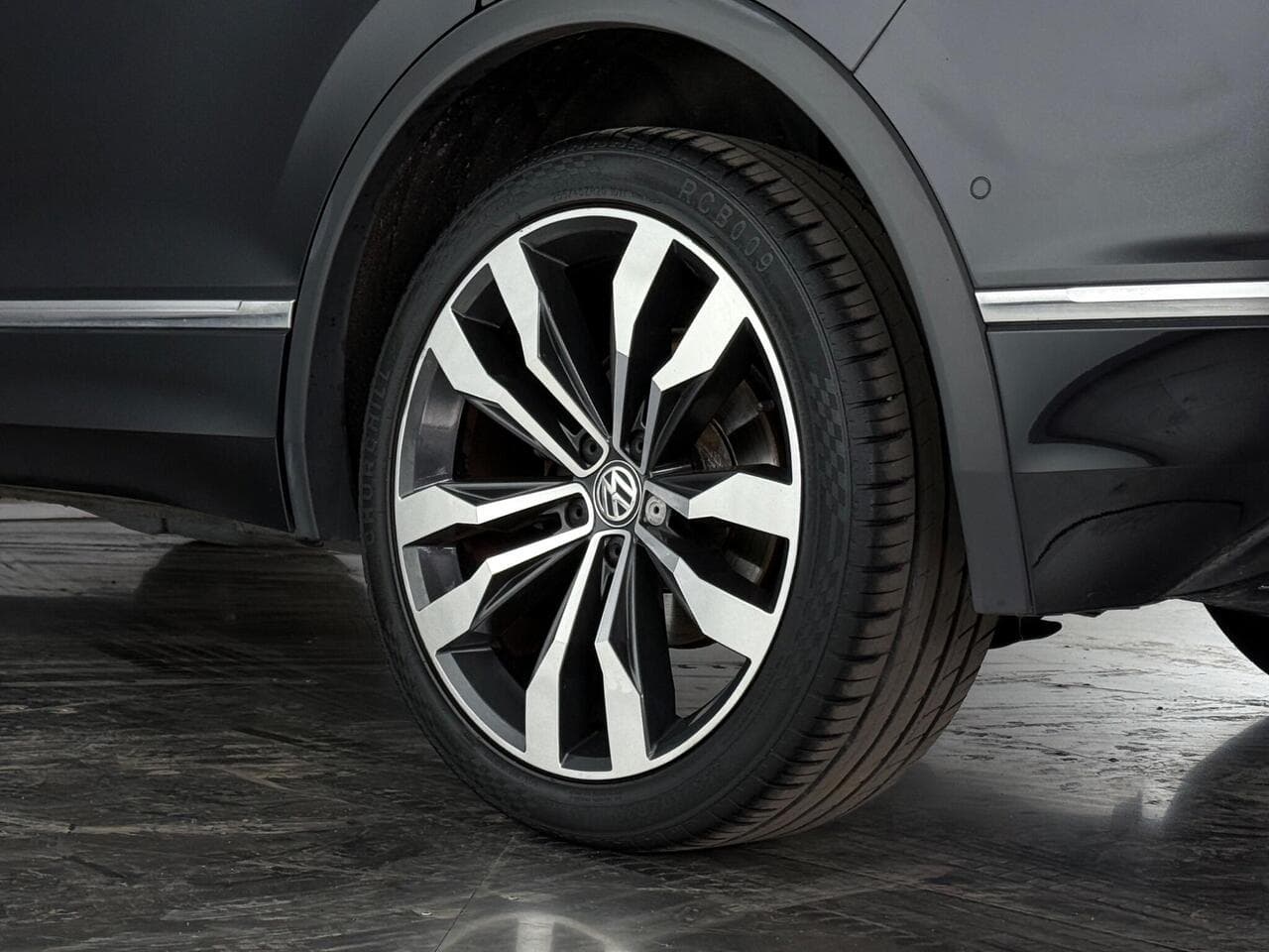 Volkswagen Tiguan thumbnail Wheel