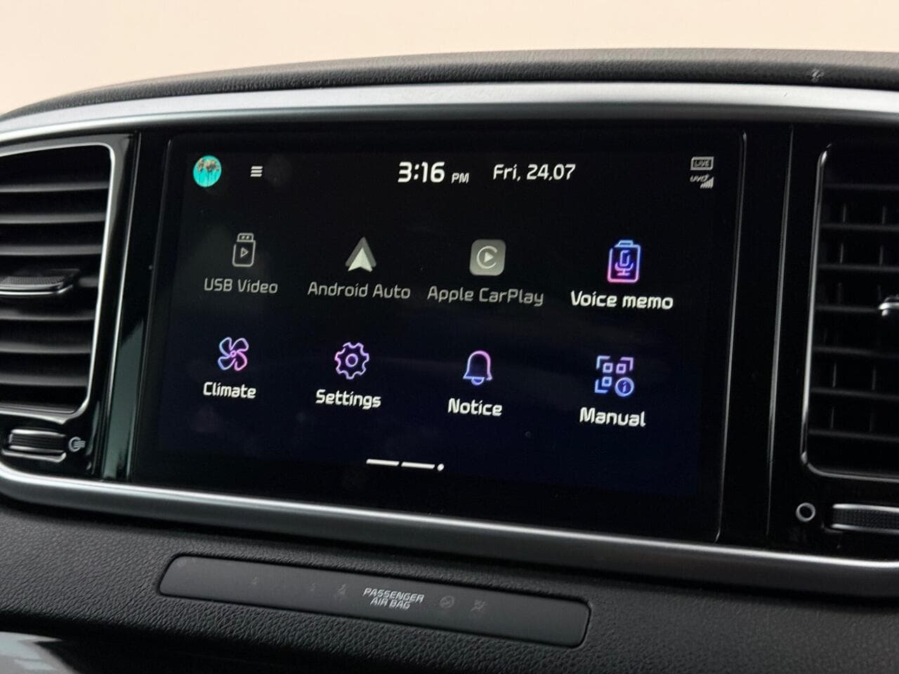 Kia Sportage thumbnail Infotainment System