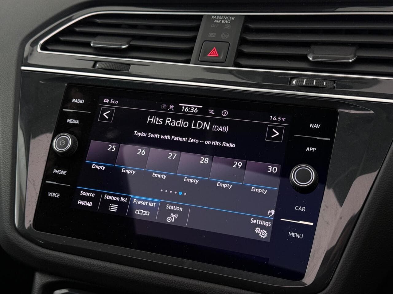 Volkswagen Tiguan thumbnail Infotainment System
