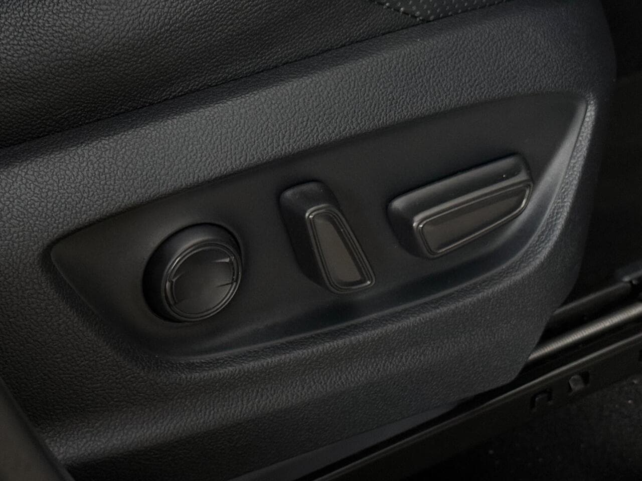 Toyota C-HR thumbnail Misc Controls