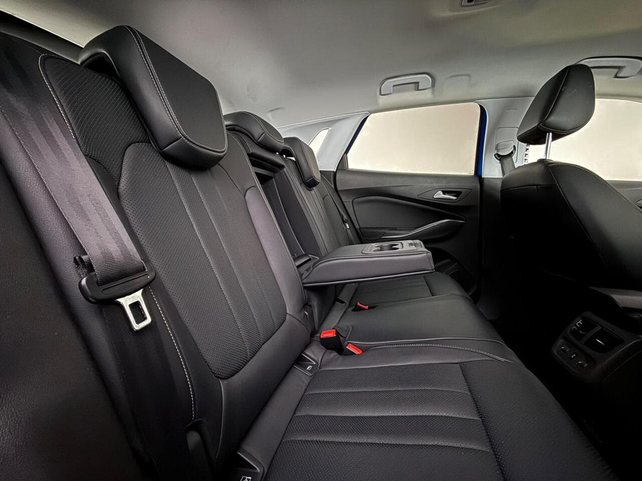 Vauxhall Grandland X thumbnail Seats Rear
