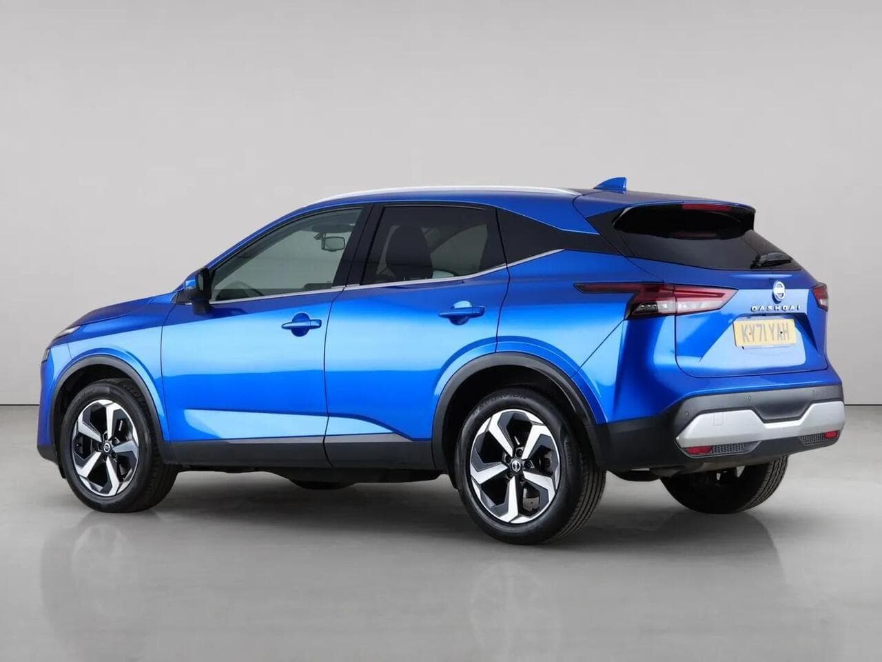 Nissan Qashqai thumbnail Side Left