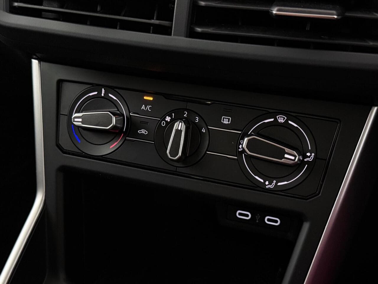 Volkswagen Taigo thumbnail Misc Controls