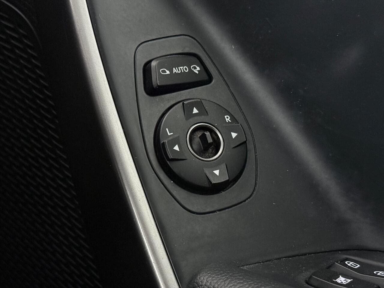 Hyundai Santa Fe thumbnail Misc Controls
