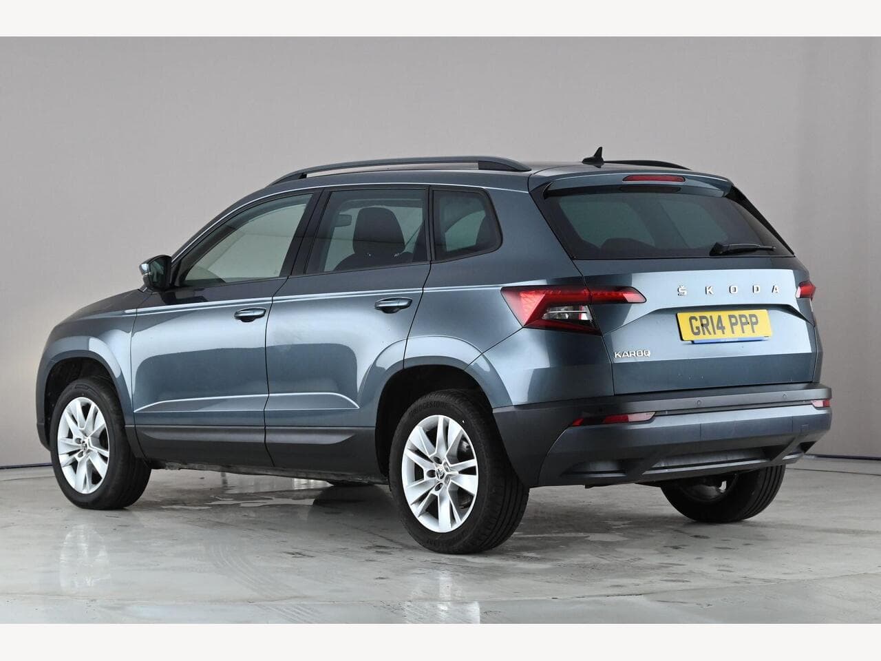 Skoda Karoq thumbnail Rear Left