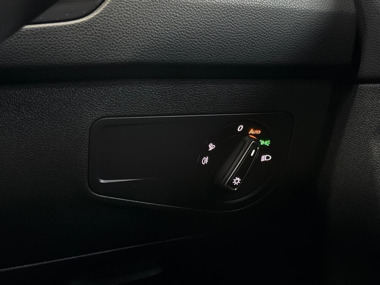 Volkswagen Tiguan thumbnail Misc Controls