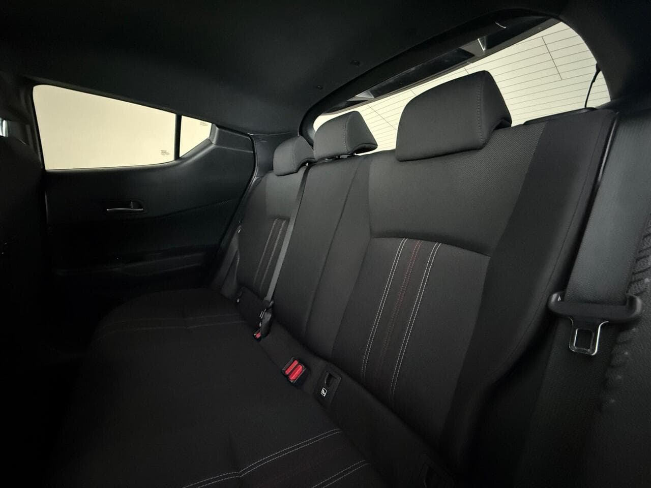 Toyota C-HR thumbnail Seats Rear