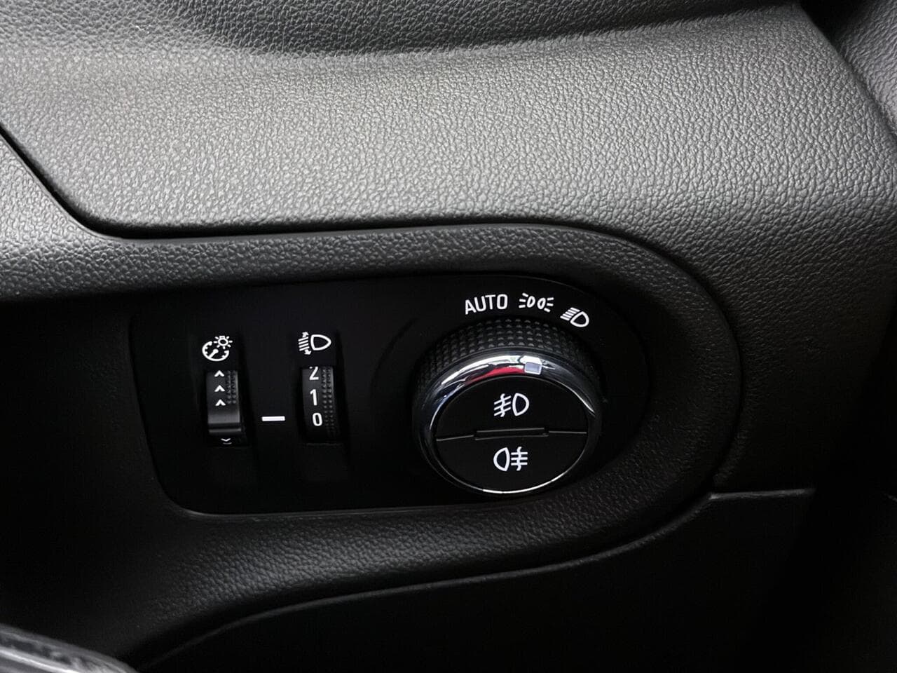 Vauxhall Grandland X thumbnail Misc Controls