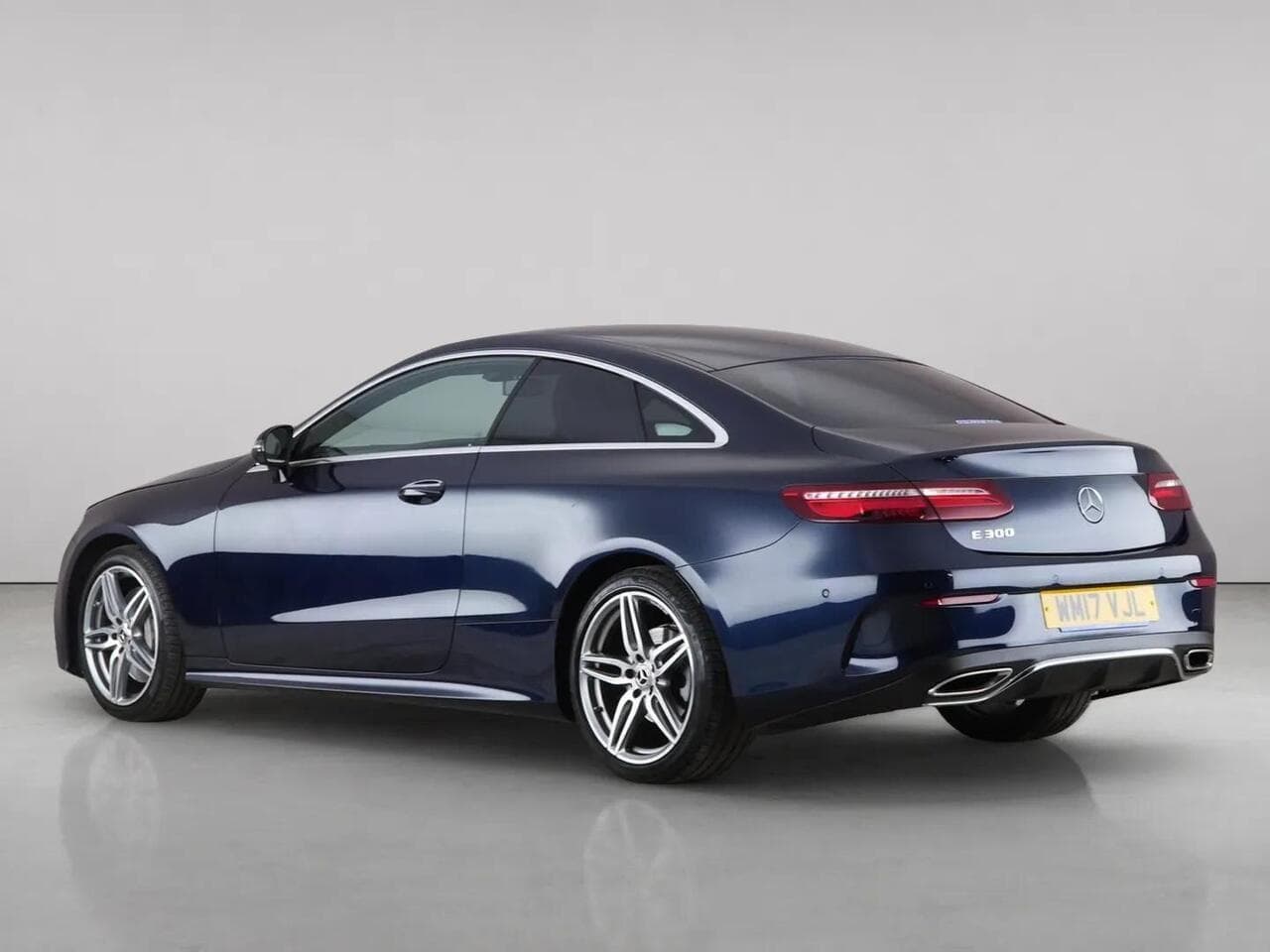 Mercedes-Benz E Class thumbnail Rear Left
