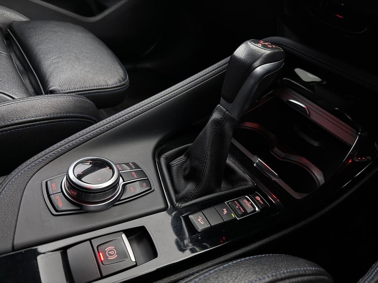 BMW X1 thumbnail Interior Front