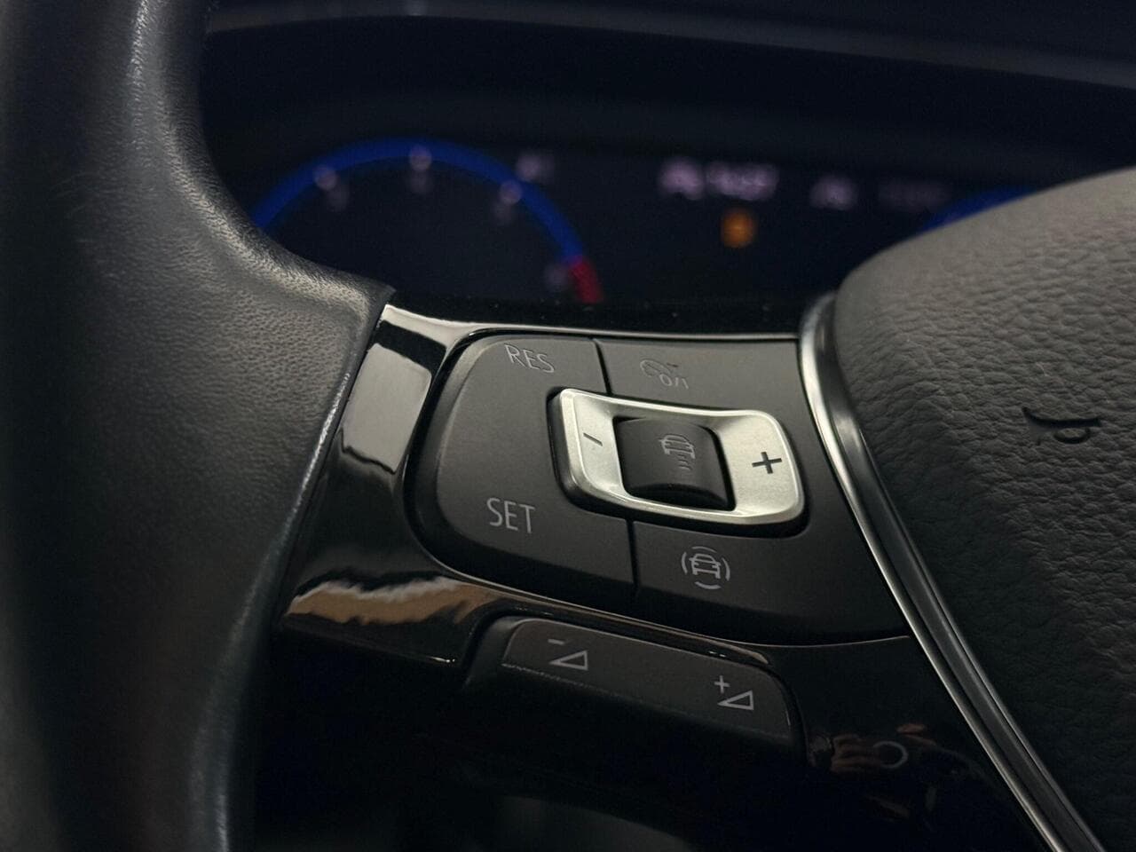 Volkswagen T-Roc thumbnail Misc Controls