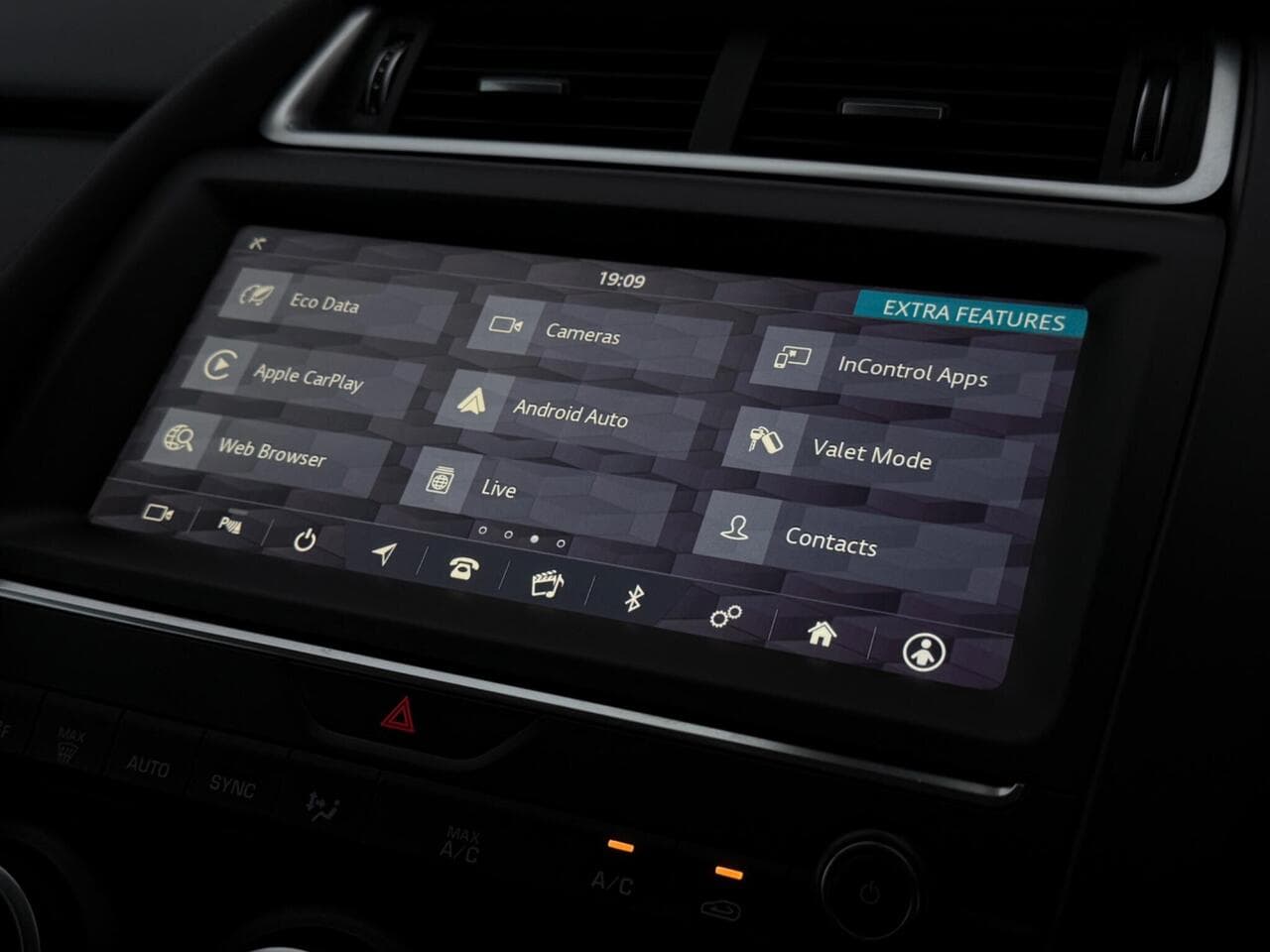 Jaguar E-PACE thumbnail Infotainment System