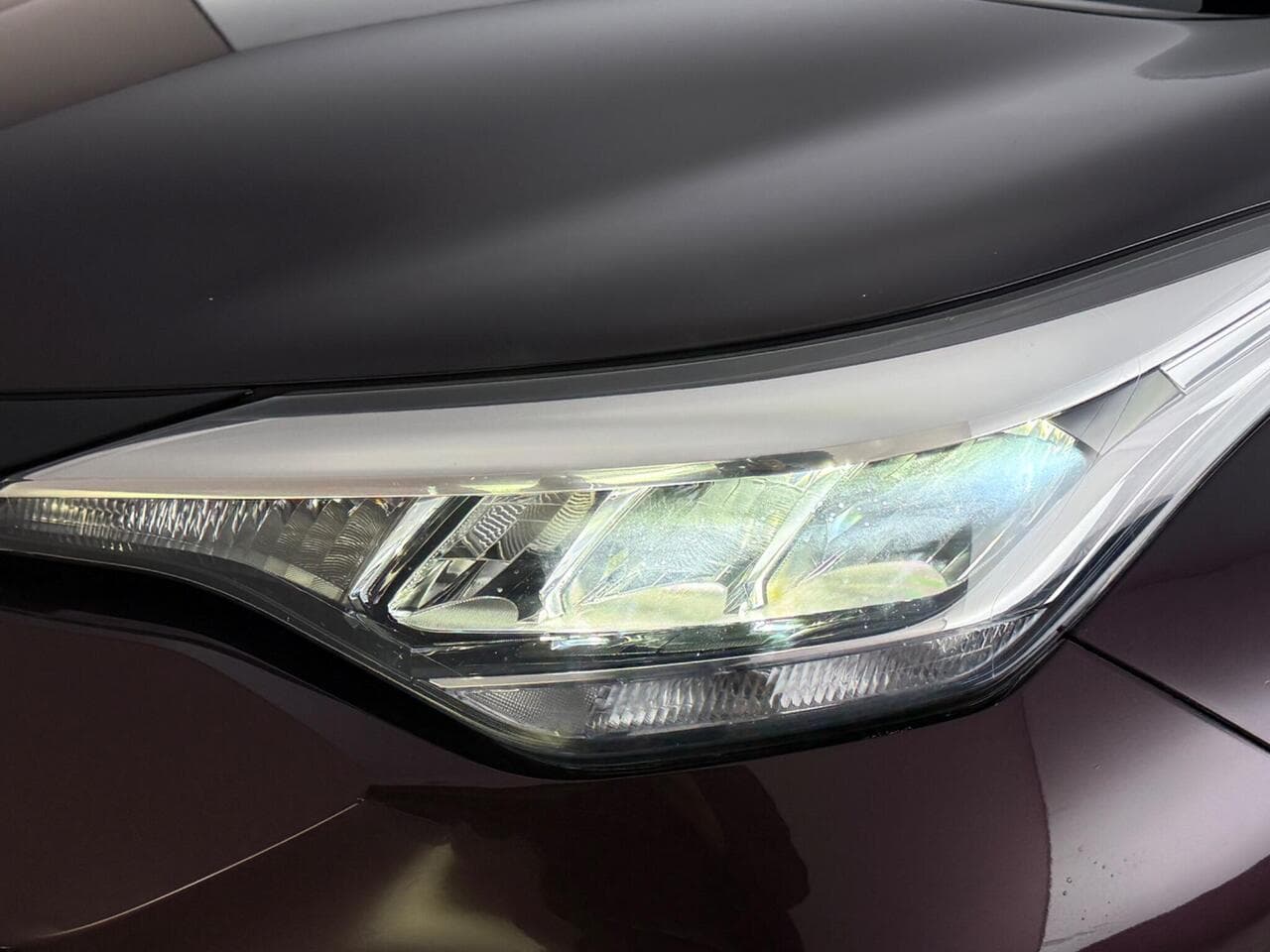 Toyota C-HR thumbnail Lights Front