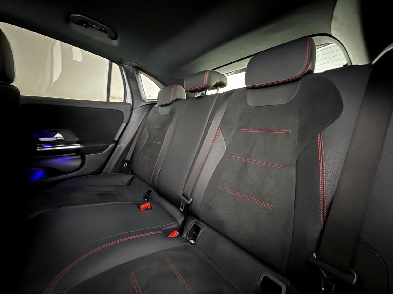 Mercedes-Benz GLA thumbnail Seats Rear