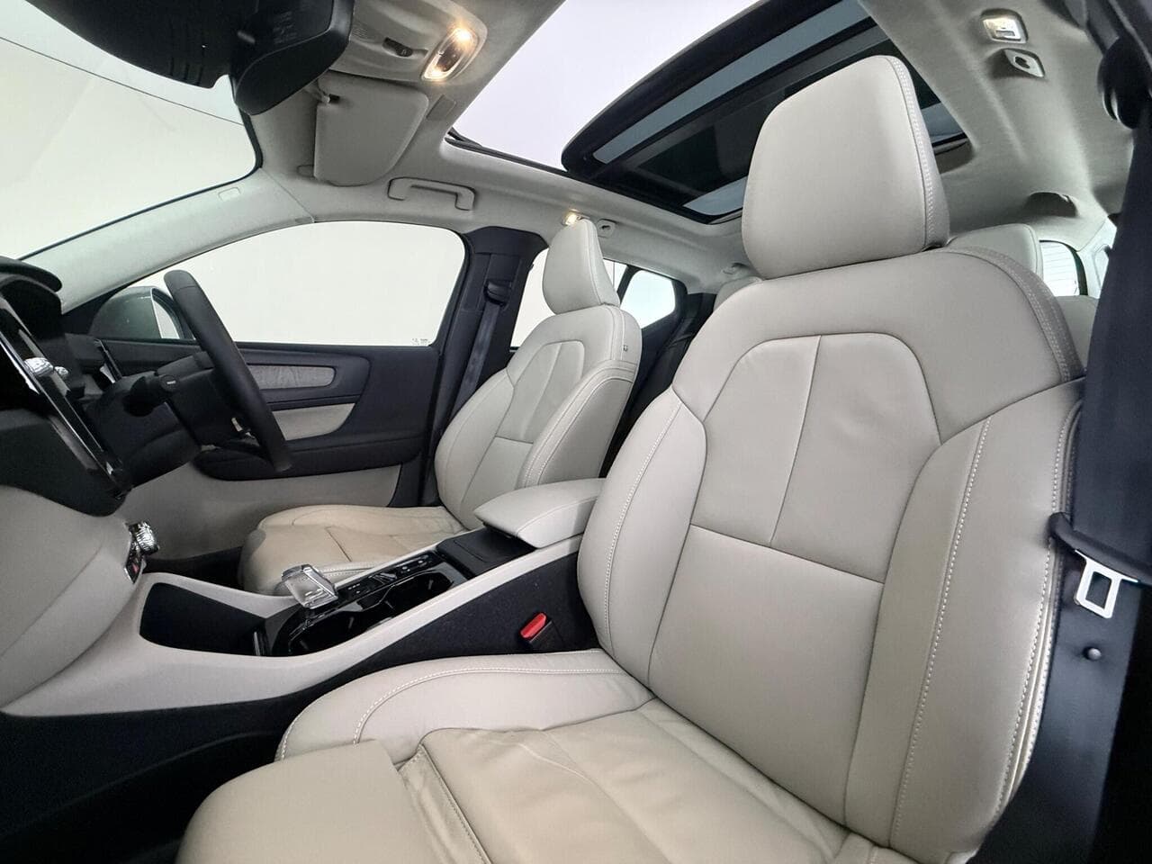 Volvo XC40 thumbnail Seat Front Passenger
