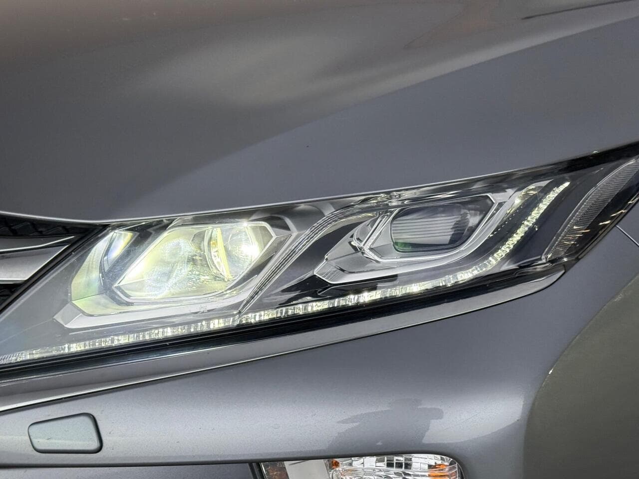 Mitsubishi Eclipse Cross thumbnail Lights Front