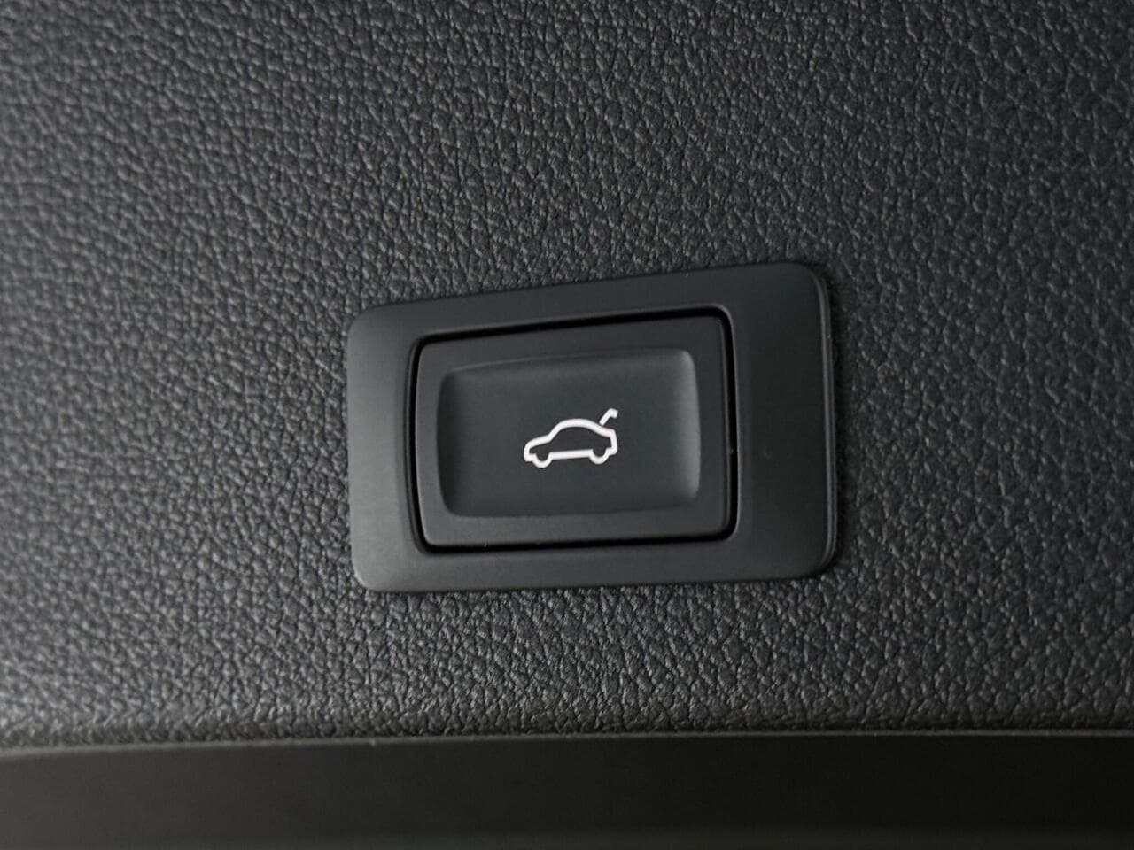 Audi Q2 thumbnail Misc Controls