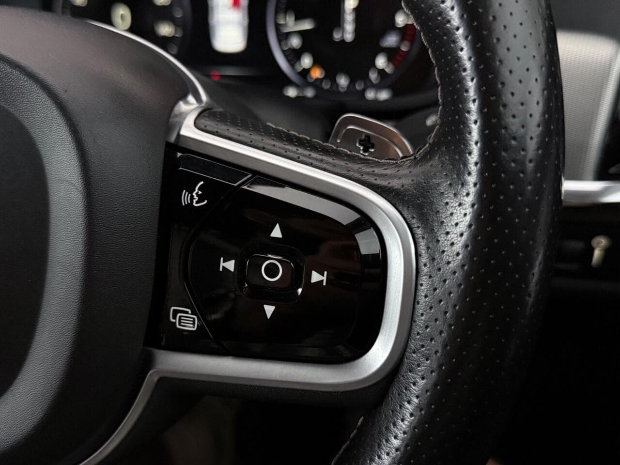 Volvo S90 thumbnail Misc Controls