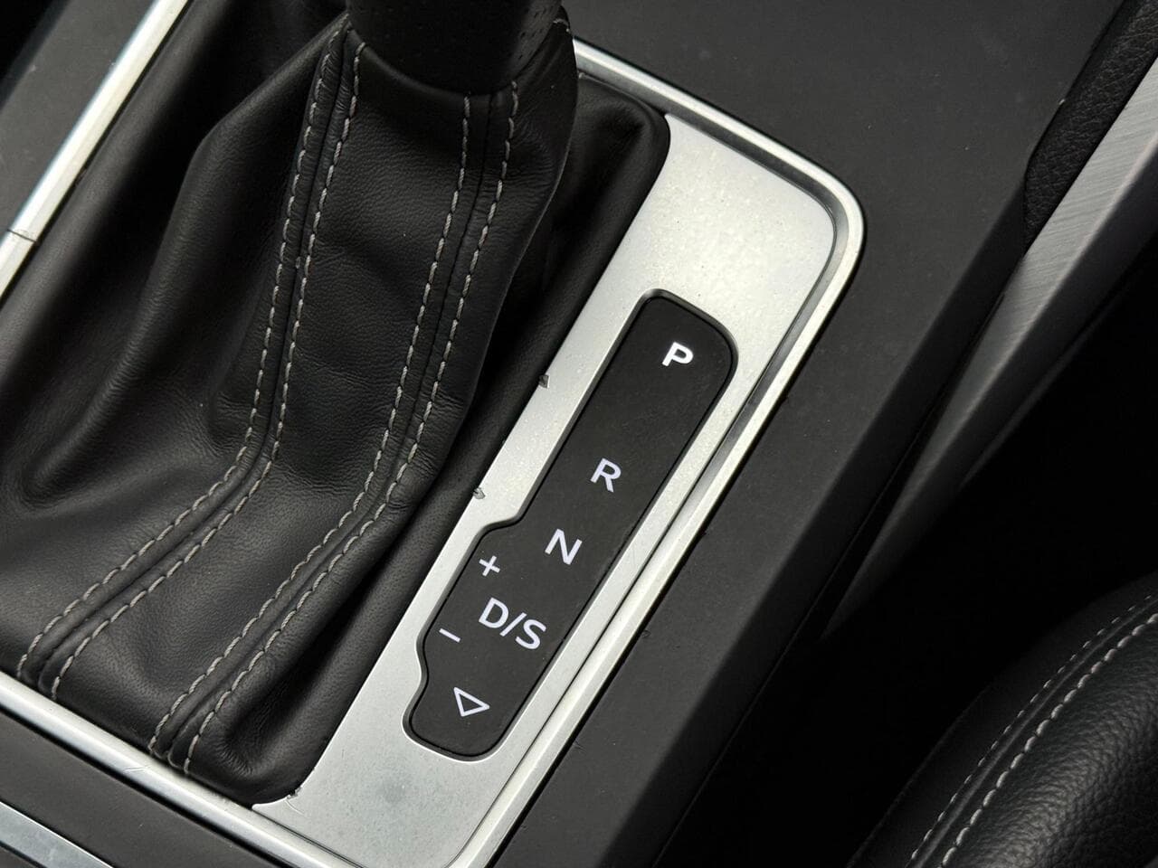 Audi Q2 thumbnail Misc Controls