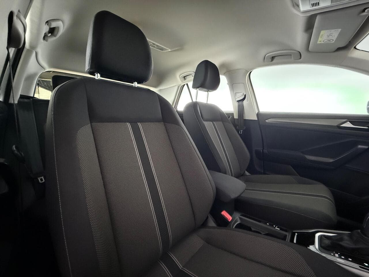 Volkswagen T-Roc thumbnail Seats Rear