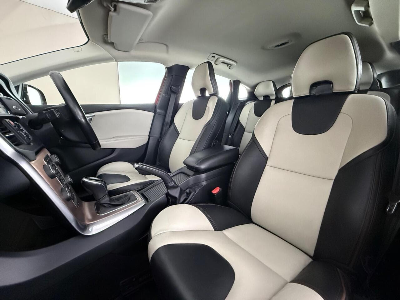 Volvo V40 Cross Country thumbnail Seat Front Passenger