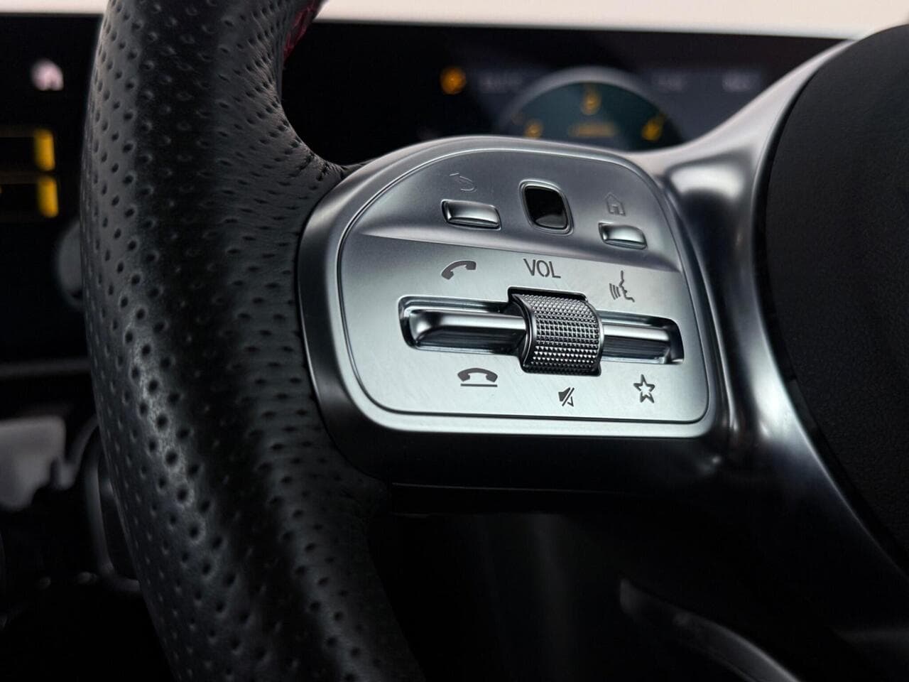 Mercedes-Benz A Class thumbnail Misc Controls