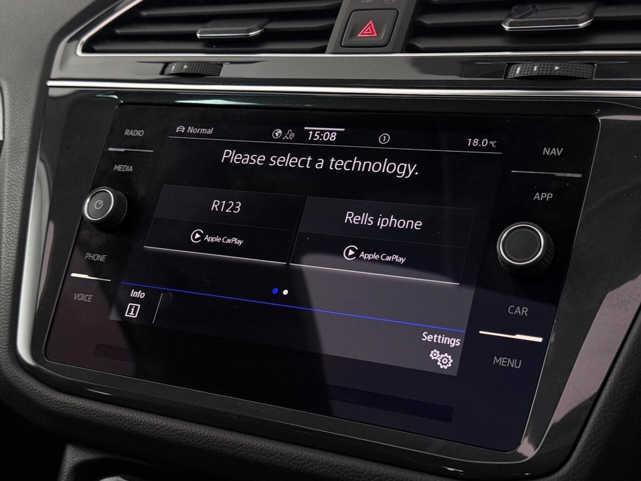 Volkswagen Tiguan thumbnail Infotainment System