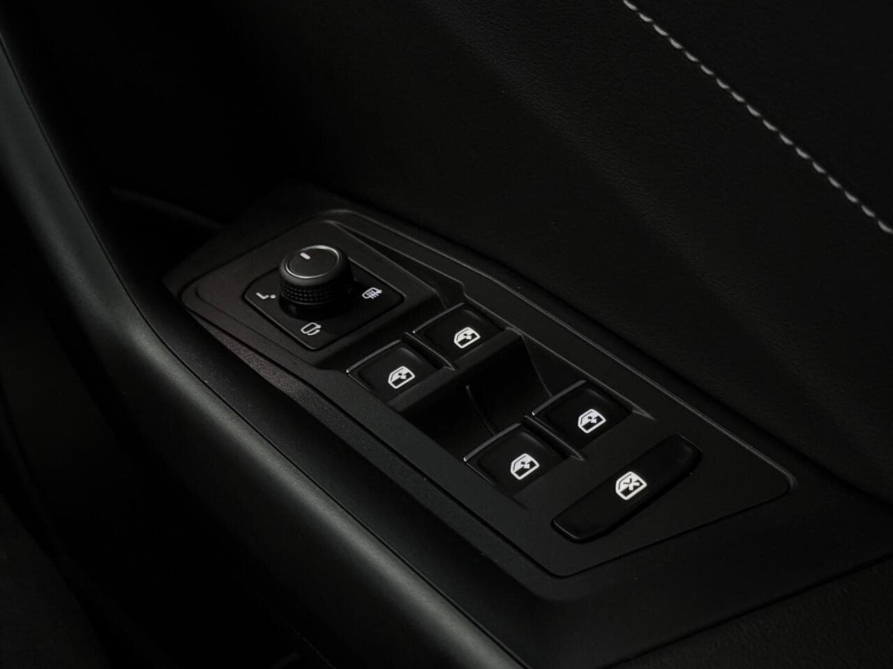Volkswagen T-Roc thumbnail Misc Controls