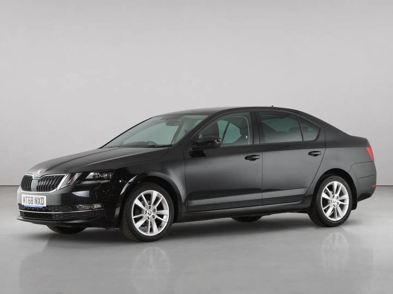 Skoda Octavia thumbnail Front Left