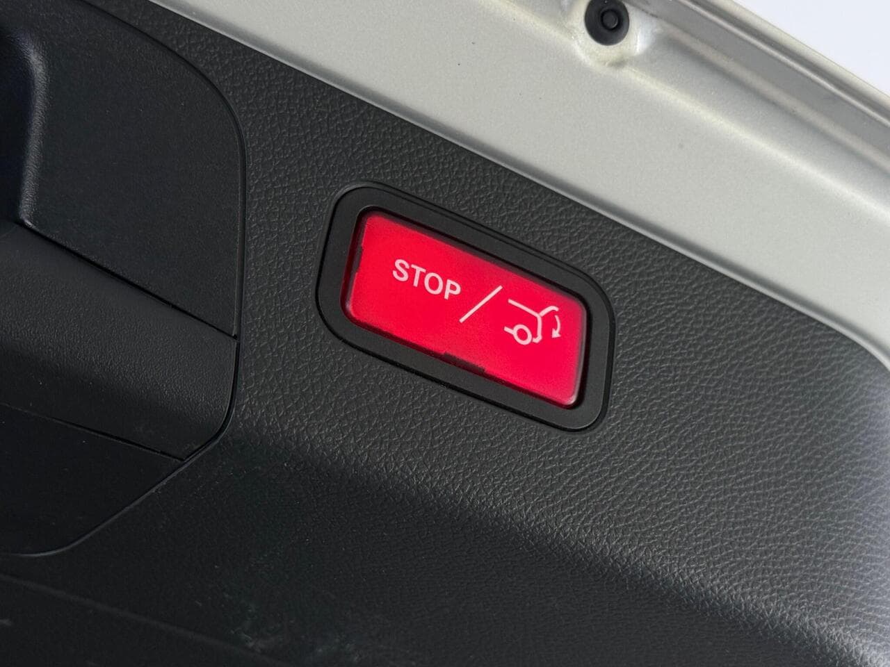 Mercedes-Benz GLC thumbnail Misc Controls