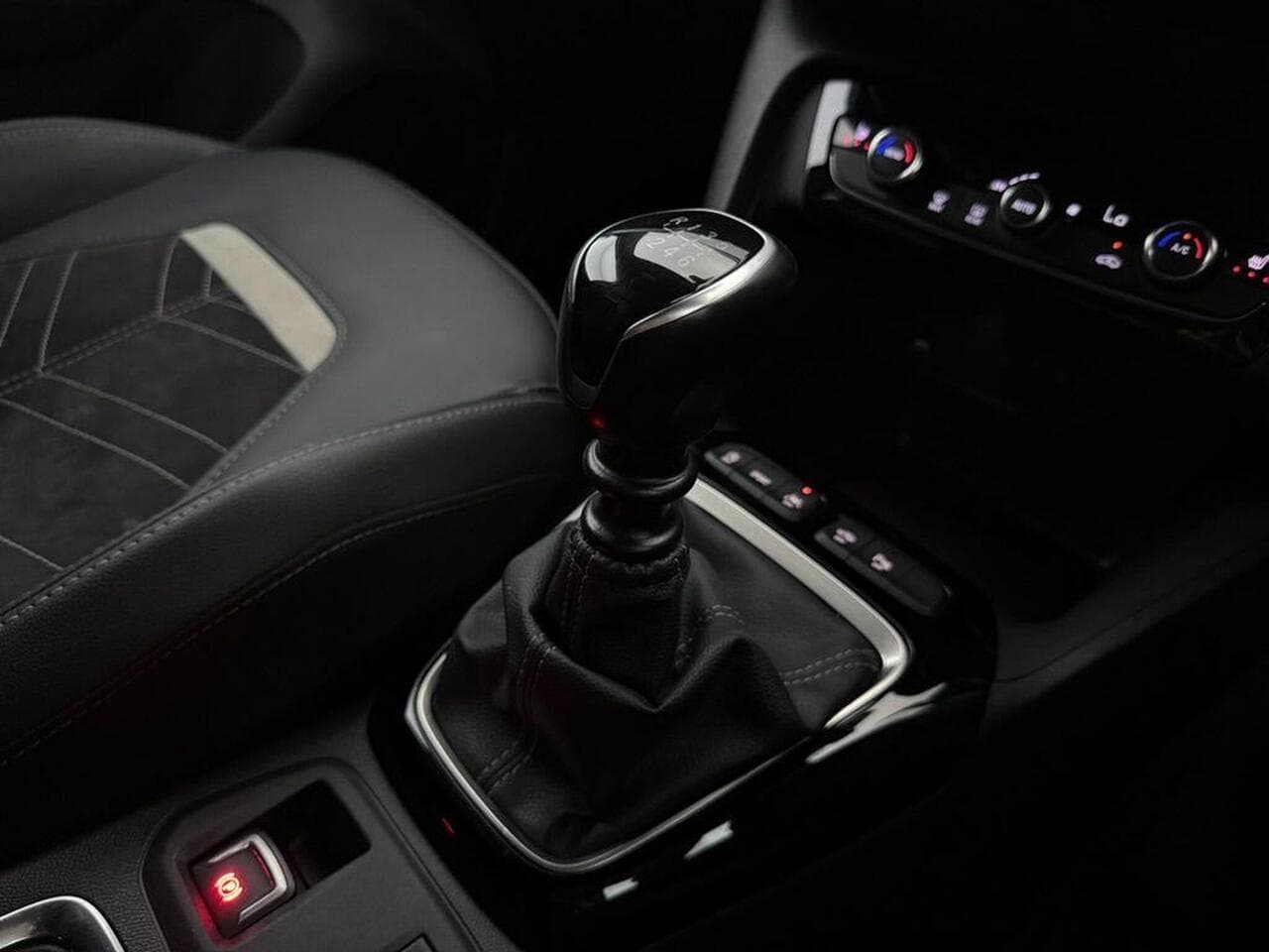 Vauxhall Corsa thumbnail Interior Front