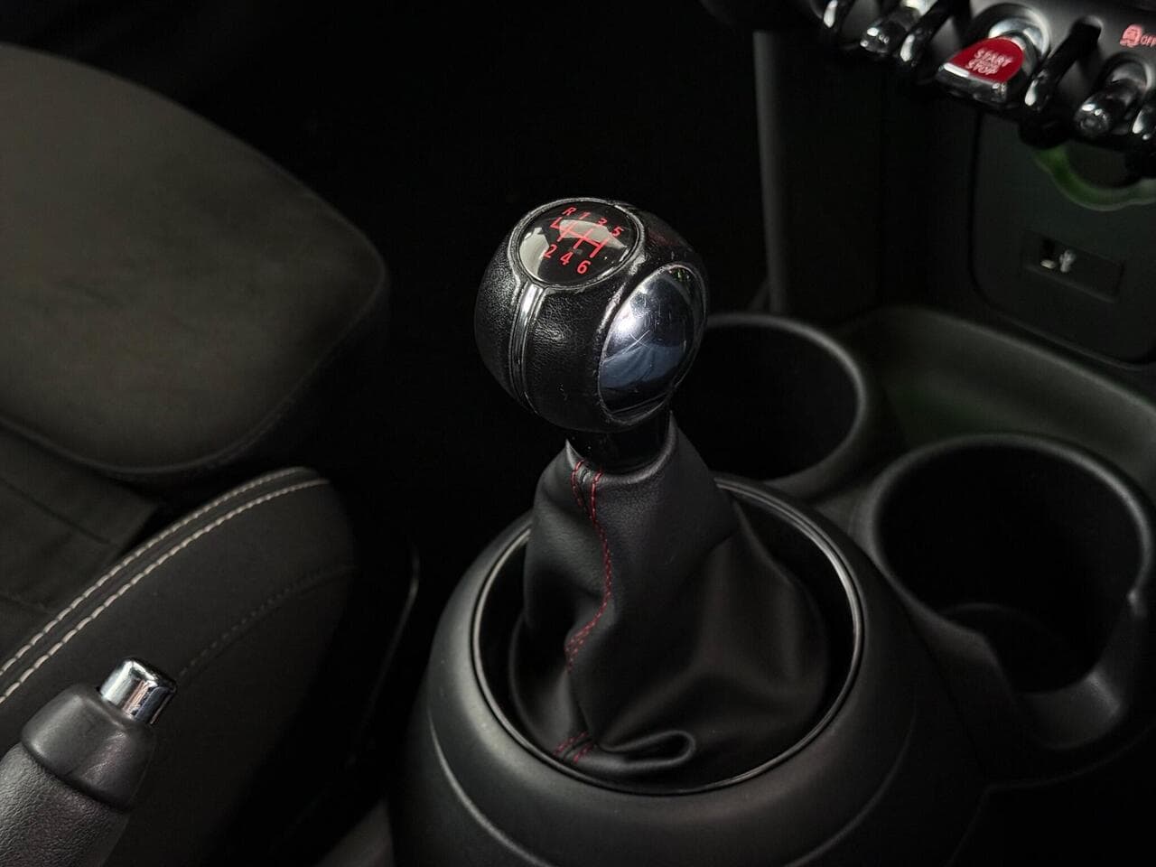 MINI Convertible thumbnail Interior Front