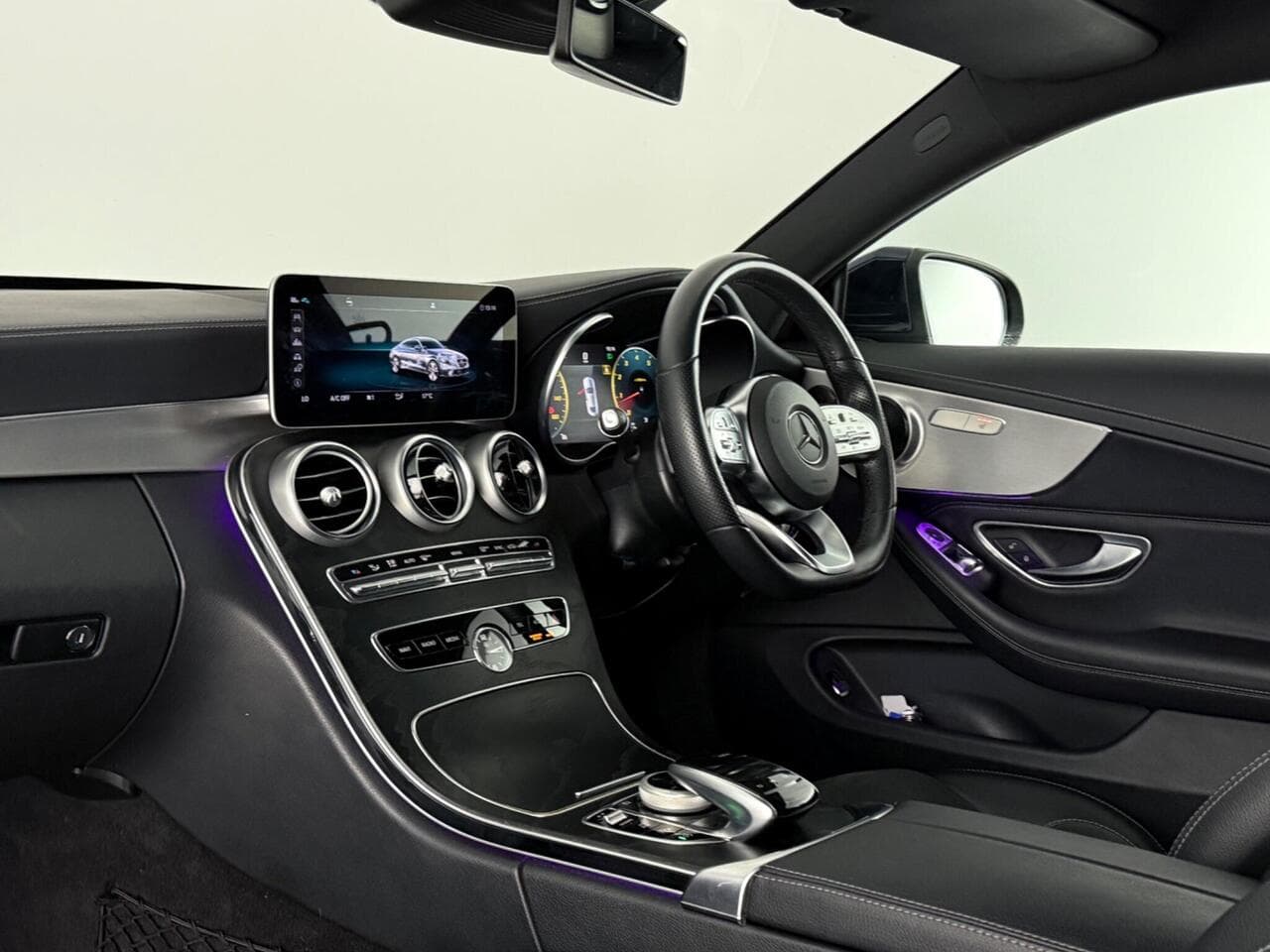Mercedes-Benz C Class thumbnail Interior Front