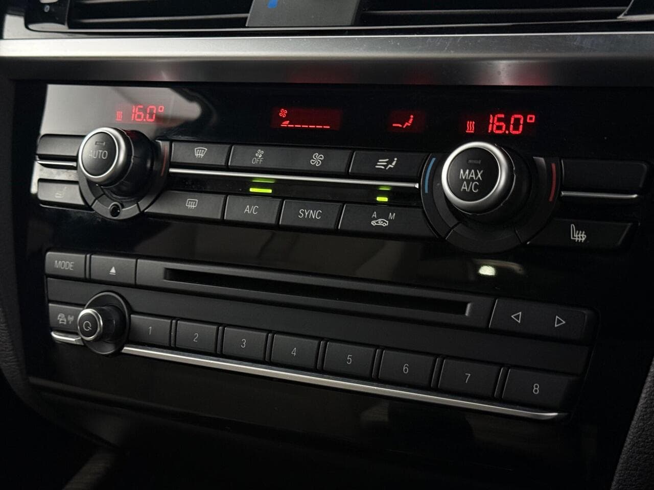 BMW X4 thumbnail Infotainment System