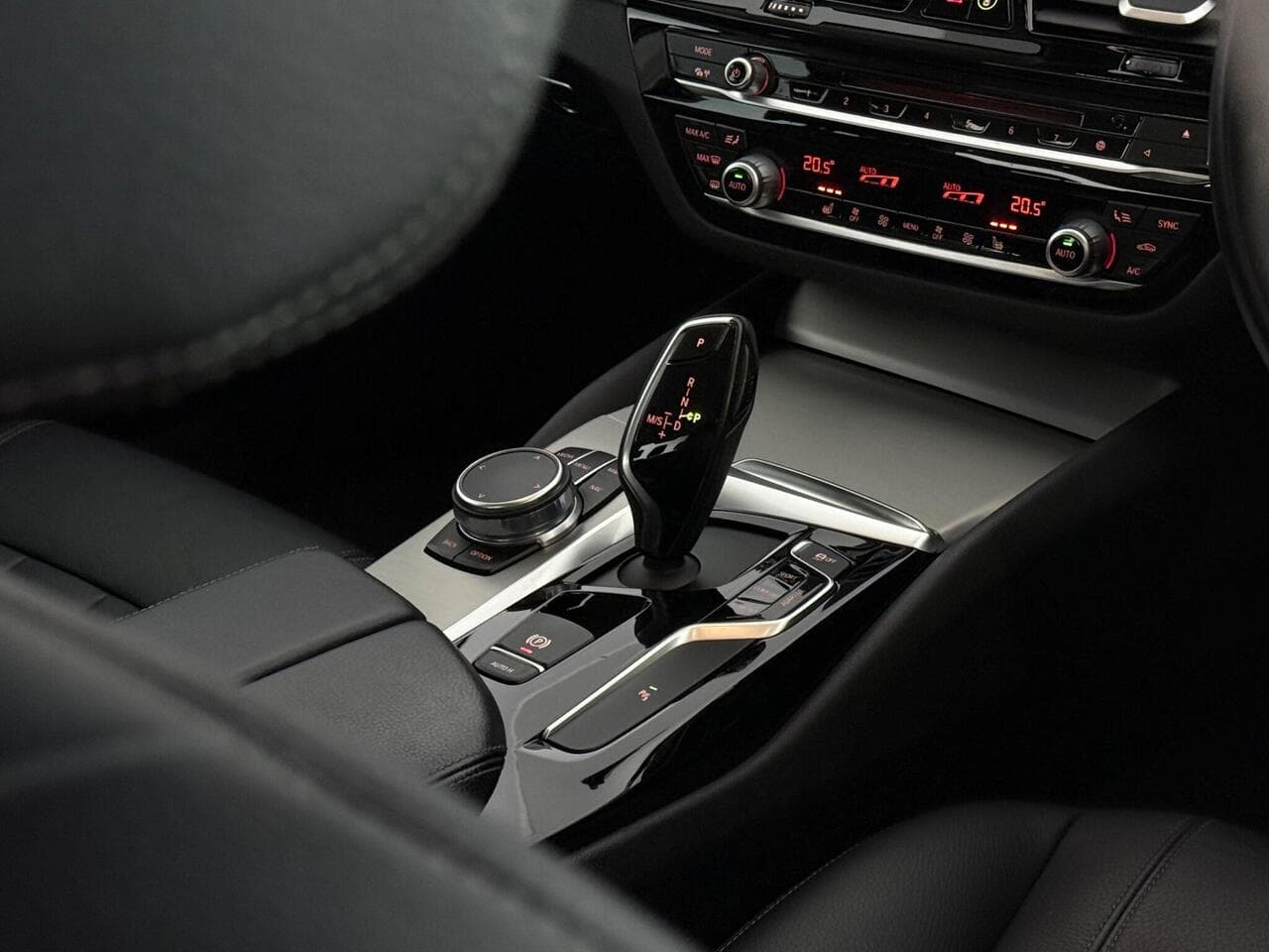BMW 5 Series thumbnail Interior Front