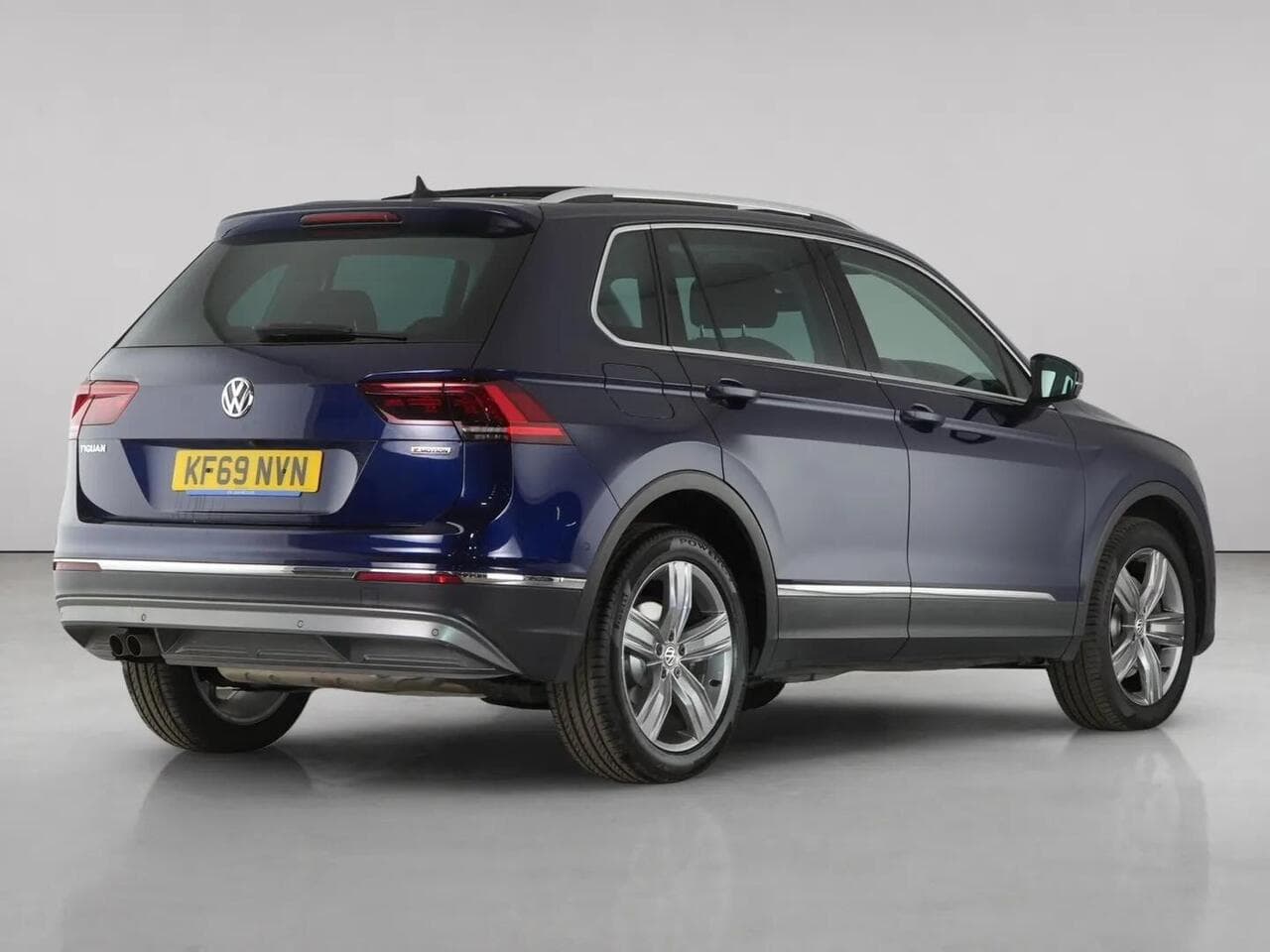 Volkswagen Tiguan thumbnail Rear Right