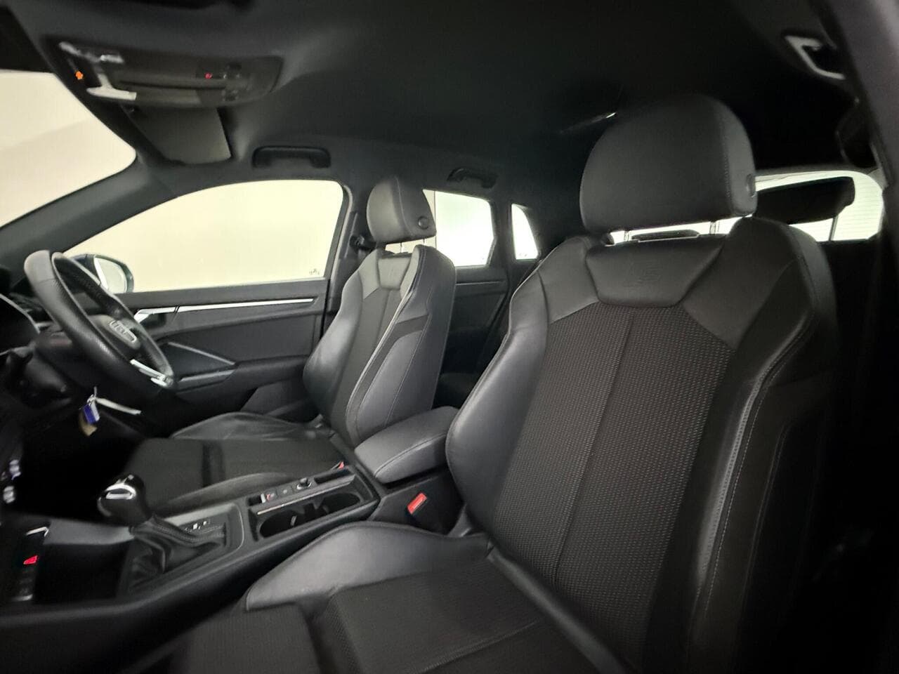 Audi Q3 thumbnail Seat Front Passenger