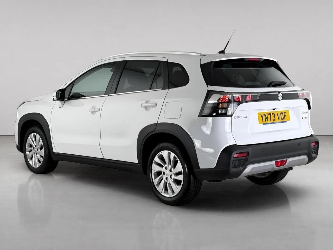 Suzuki S-Cross thumbnail Rear Left