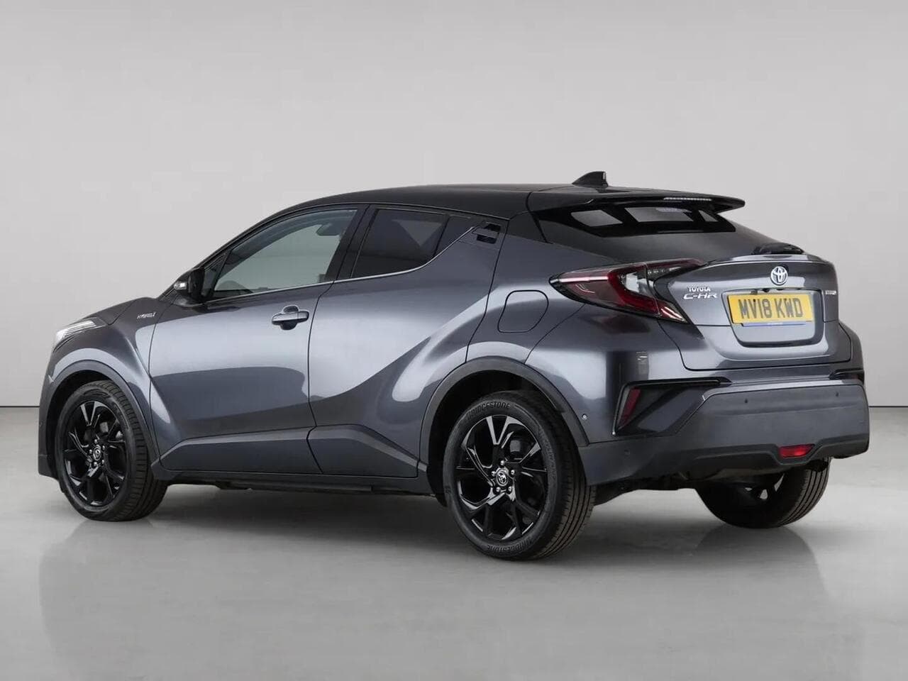 Toyota C-HR thumbnail Rear Left