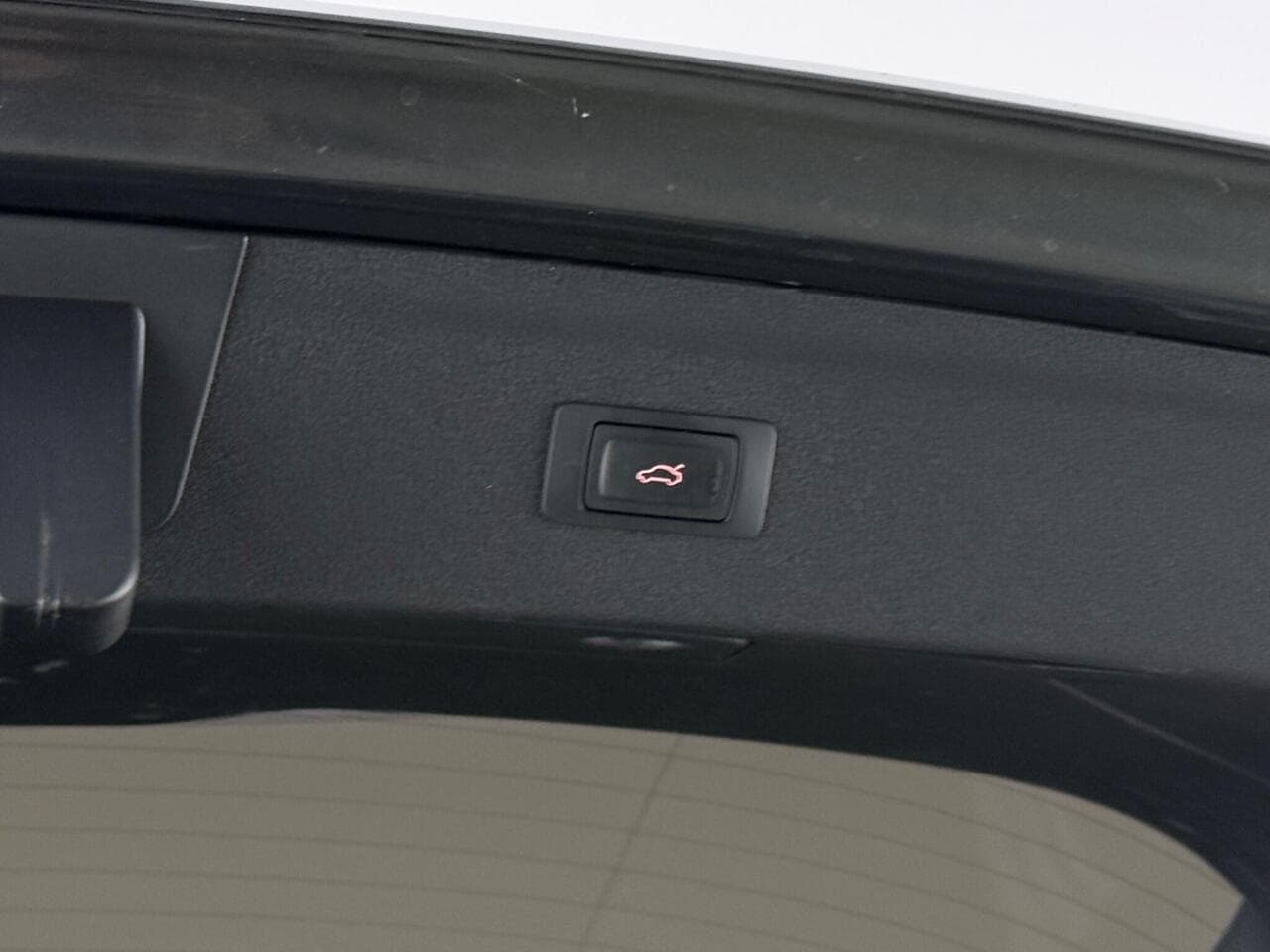 Audi Q3 thumbnail Misc Controls