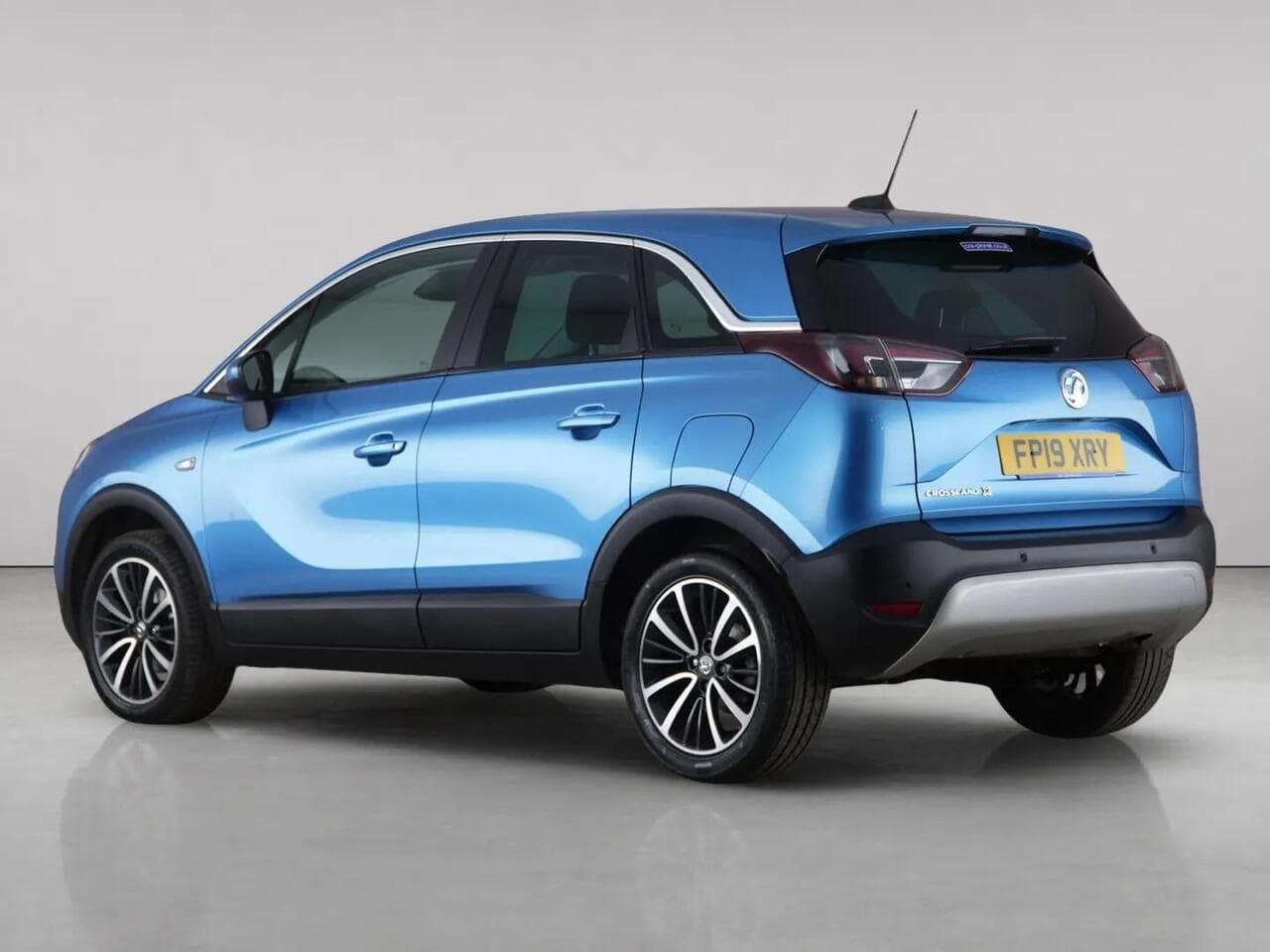 Vauxhall Crossland X thumbnail Rear Left