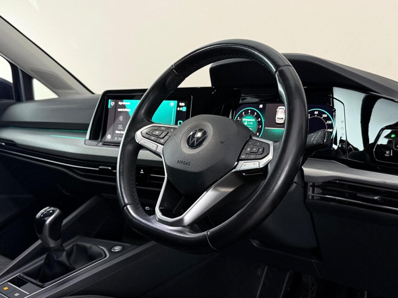 Volkswagen Golf thumbnail Steering Wheel