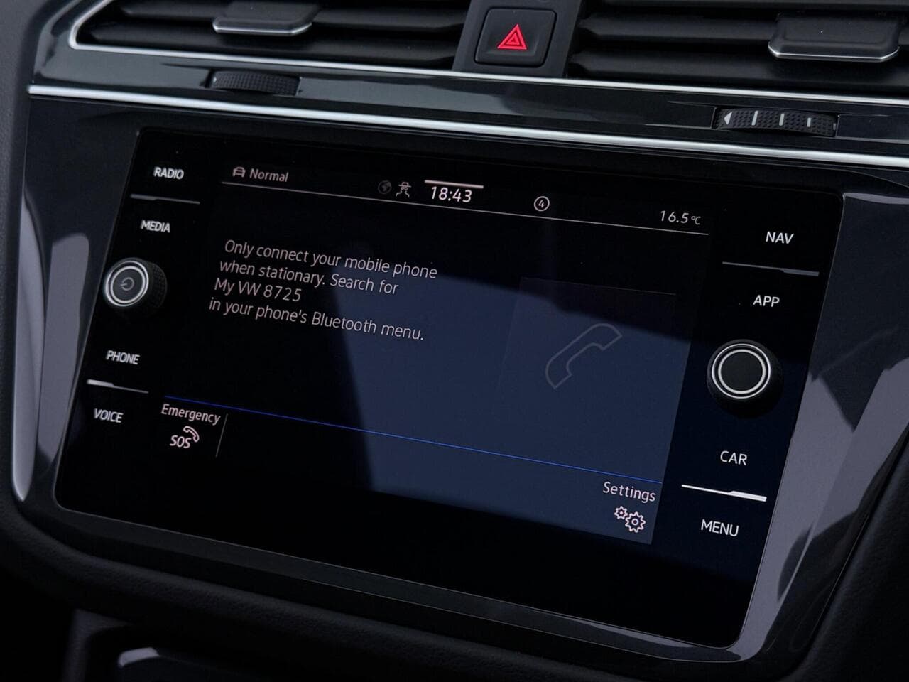Volkswagen Tiguan thumbnail Infotainment System